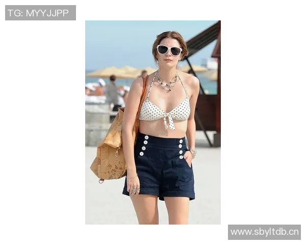 比基尼时尚演变与全球文化影响探析